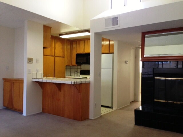 Building Photo - Vaulted ceiling & large bedroom in this sp...