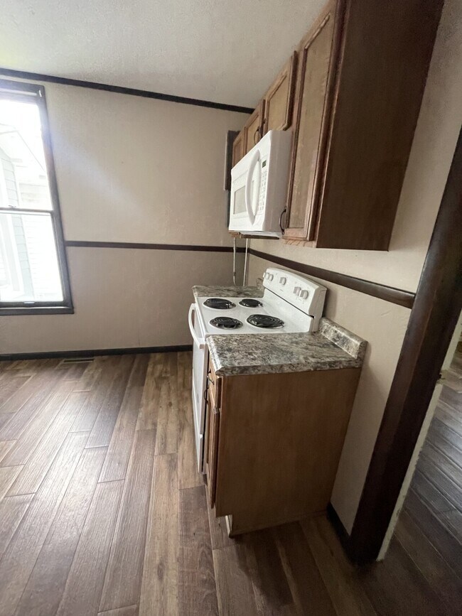 Building Photo - 3004 N 10th St (1/2 of a duplex)