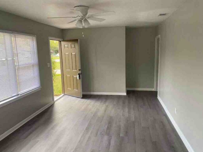 Foto del edificio - 803 Lausanne Dr