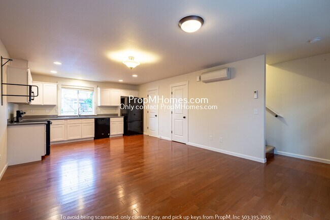 Foto del edificio - Two Bedroom Home In Montavilla! W/ Balcony!!