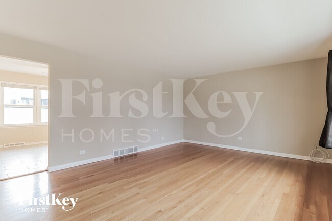 Foto del edificio - 301 E Division St