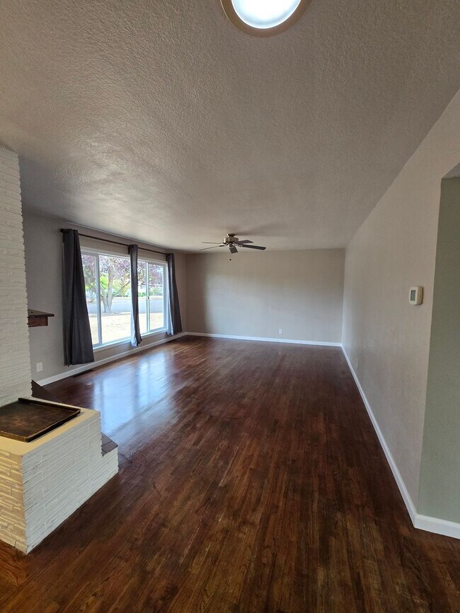 Foto del edificio - Pet Friendly Single Level 3 Bed 2 Bath Hom...