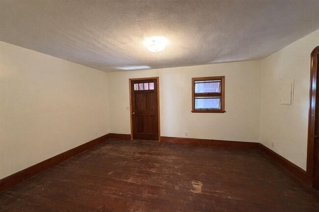 Building Photo - 1040 Broadway