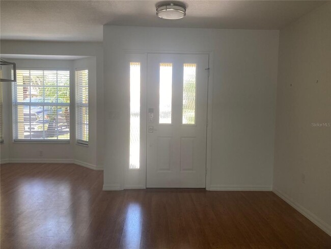 Foto del edificio - 4835 Jacaranda Heights Dr