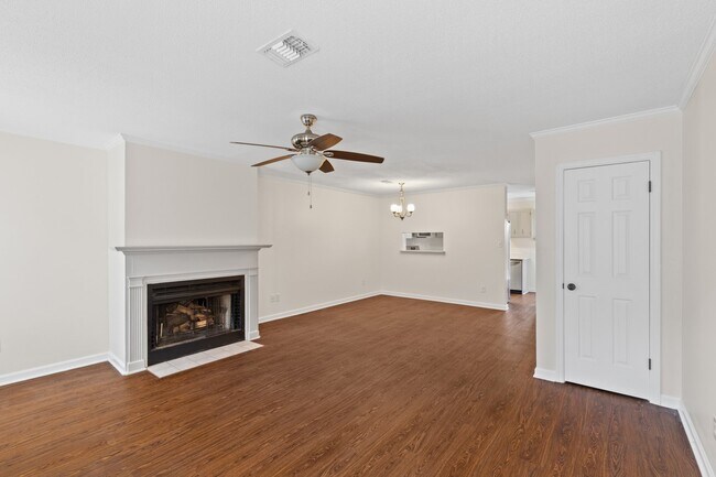 Building Photo - 2018 Briar Ct