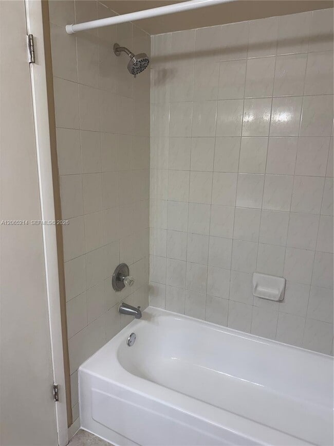 Foto del edificio - 722 NW 125th Ct