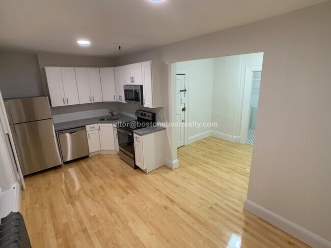Building Photo - 465 Park Dr