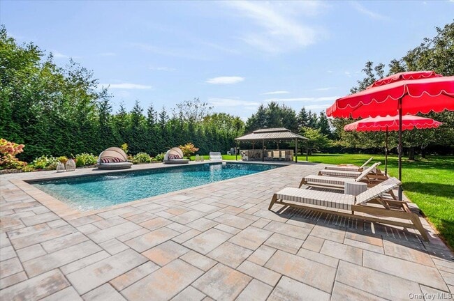 Foto del edificio - 525 Rocky Point Rd