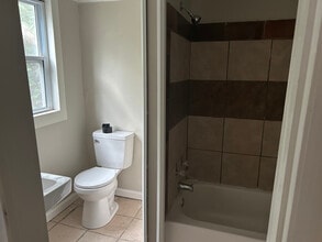 Building Photo - 132 Thompson St