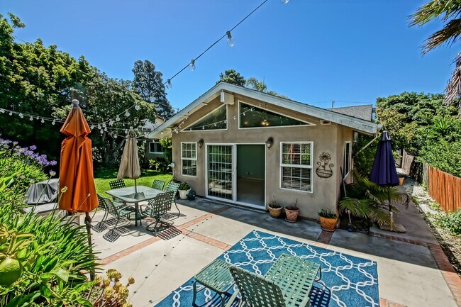 Building Photo - BEAUTIFUL, BRIGHT & SPACIOUS HILLTOP HOME ...