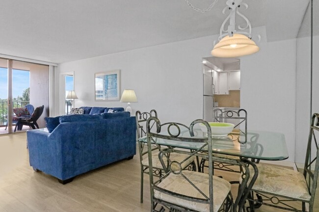 Foto del edificio - 225 S Beach Rd