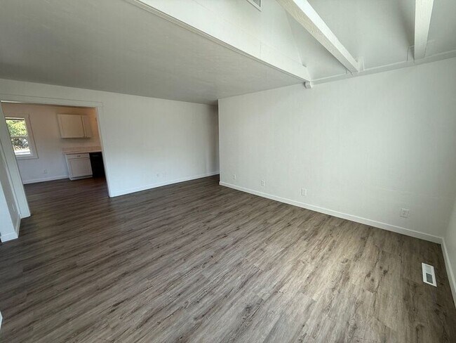 Foto del edificio - 2525 SE Thompson St