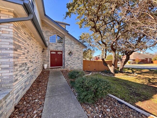 Building Photo - Spacious 4 Bedroom Stone Oak Home with Three Car Garage