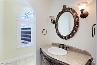 Building Photo - 175 Topanga Dr