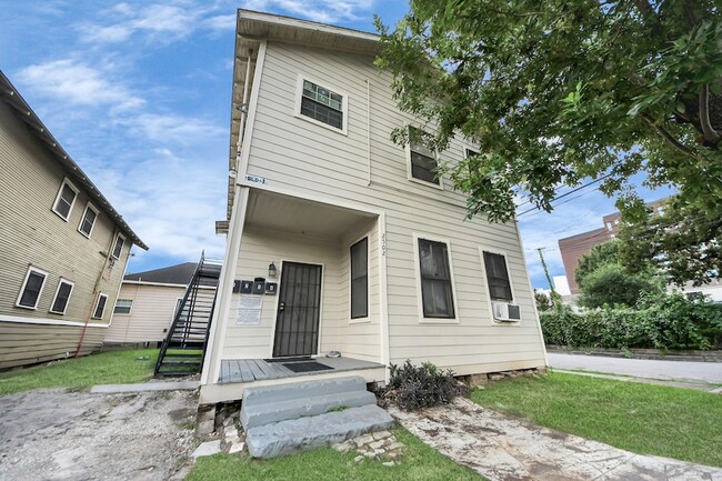 Building Photo - 2502 Saltus St