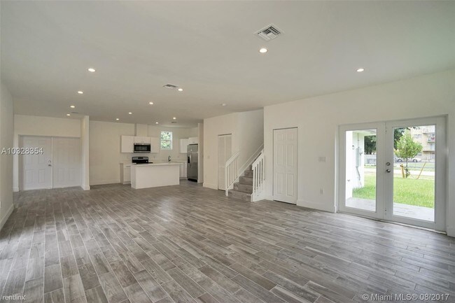 Foto del edificio - 15392 NE 5th Ct