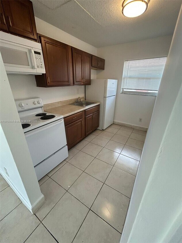 Foto principal - 2780 NW 14th St