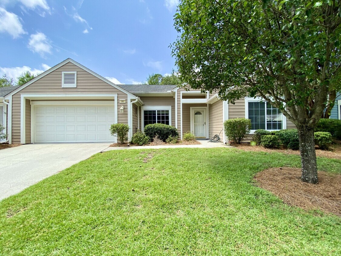 Foto principal - Sun City, Clayton Villa for Rent! Close to...