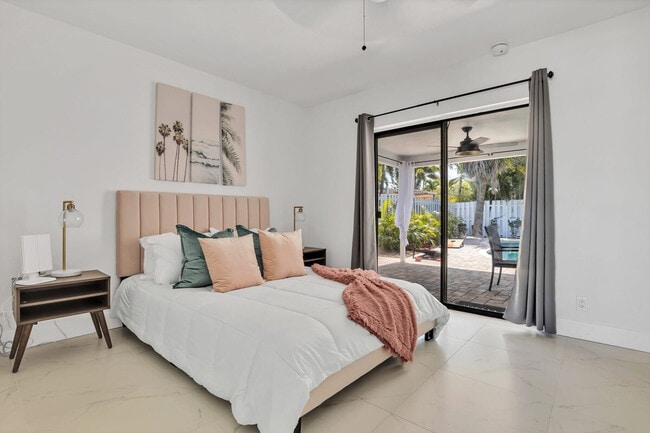 Building Photo - 2932 NW 10th Ave