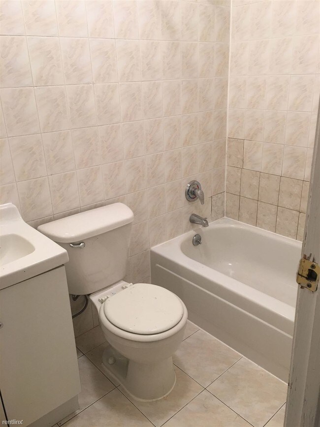 Building Photo - 2 br, 1 bath Apartment - 5869 57th Rd