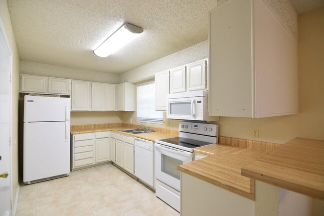 Building Photo - 2102 Buckskin Trail