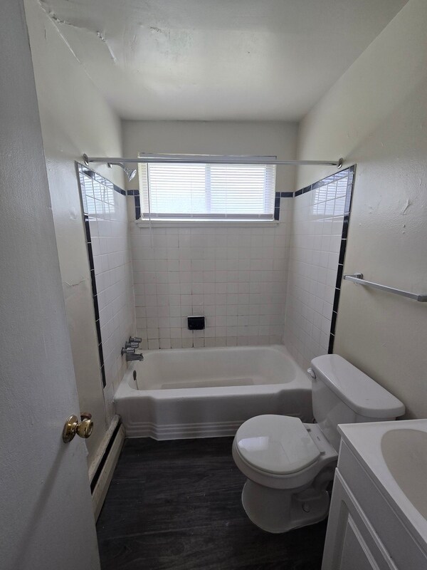 Building Photo - 3206 Ellwood Ave