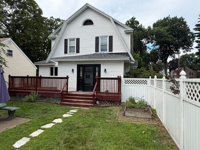 Building Photo - Beautiful 3 Bedroom, Single Family Home in Springfield