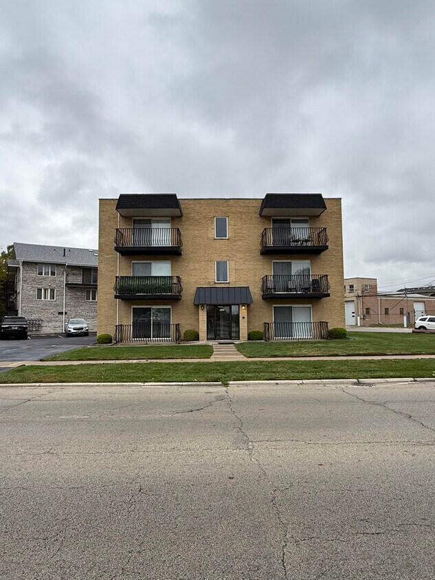 Foto principal - 9220 S Kilbourn Ave