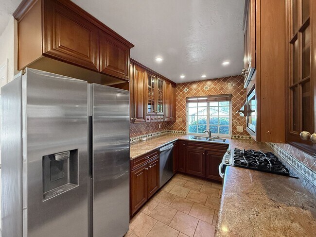 Foto del edificio - Stunning 4B/2.5Ba House w/ Two Fireplaces,...
