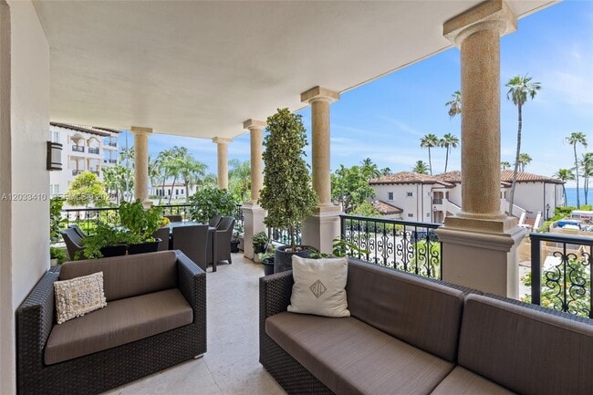 Building Photo - 19122 Fisher Island Dr