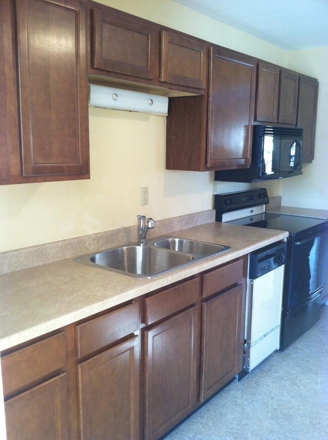 Building Photo - 3616 Brookside Dr