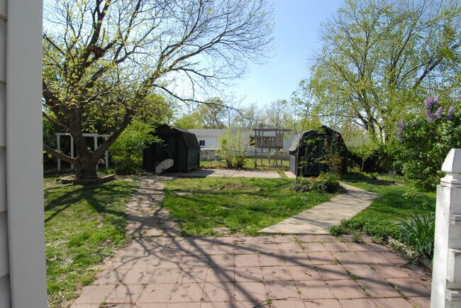 Building Photo - 10 Jenny Lind Dr