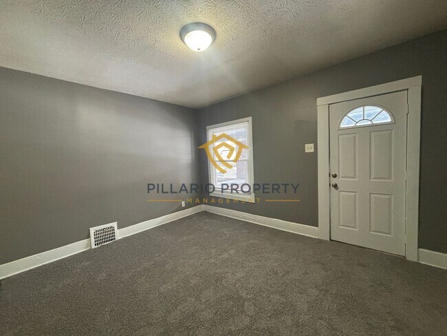 Foto del edificio - 706-708 North Bosart Avenue