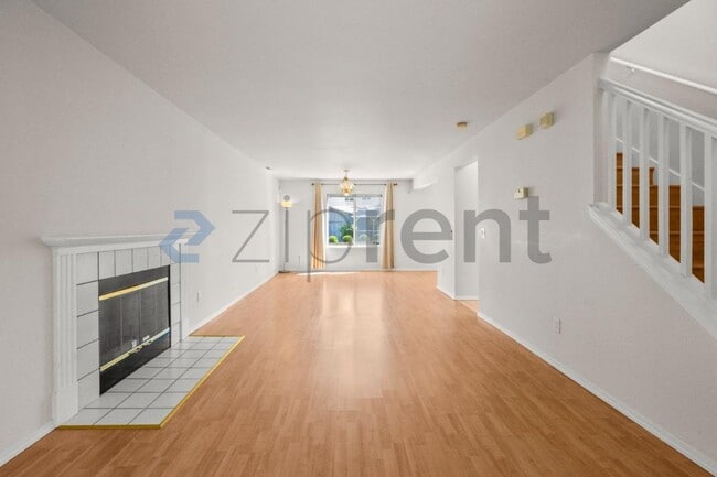 Building Photo - Unit