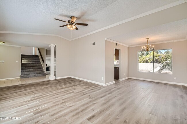 Foto del edificio - 3144 W Betty Elyse Ln
