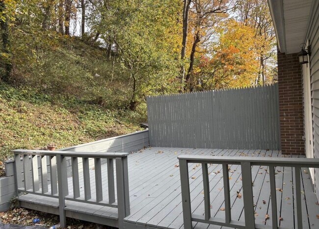 Foto del edificio - 160 McKay Rd