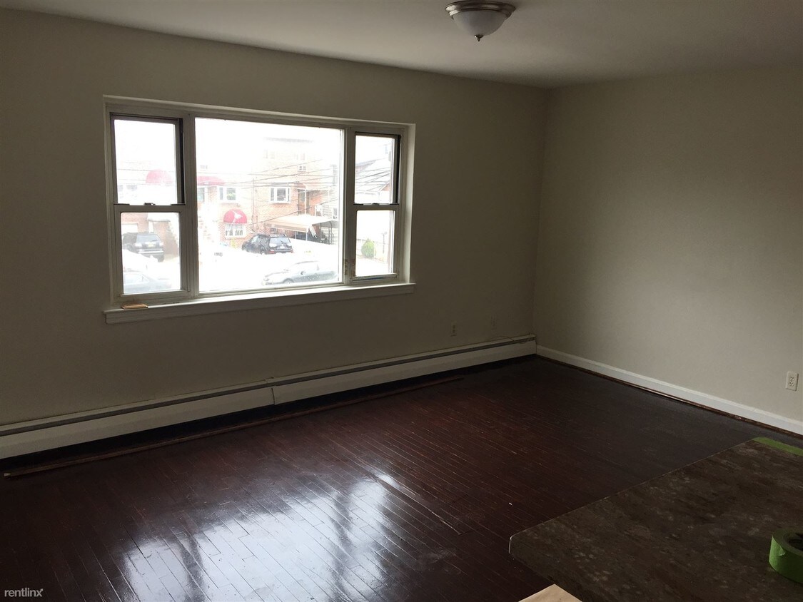 Building Photo - 2750 Seymour Ave