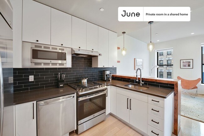 Foto del edificio - Private bedroom in 6 bed/2 bath Home