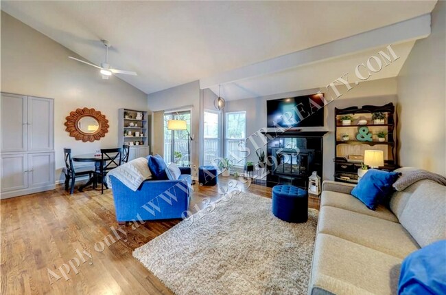 Building Photo - Beautiful Updated 3 Bed 3 Bath Home in Ove...