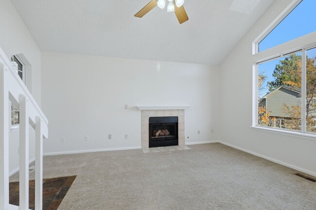 Building Photo - 3 bed 2 1/2 bath Split level home in Founders Village!