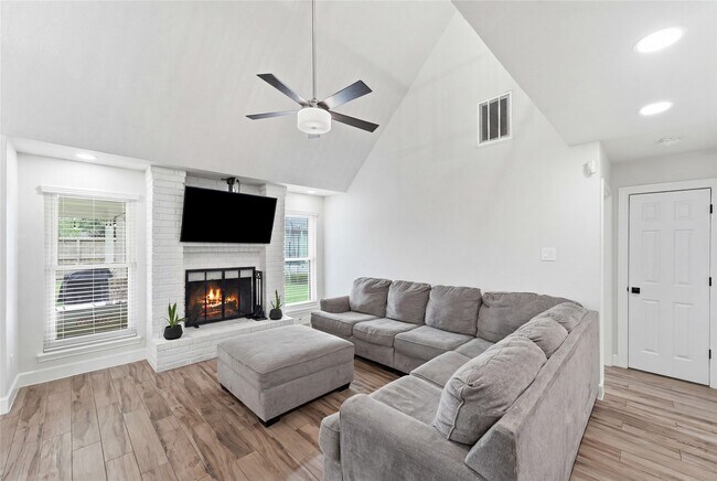 Foto del edificio - 5234 Findlay Dr