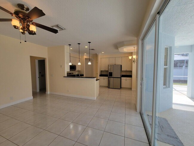 Foto del edificio - 330 Clocktower Dr