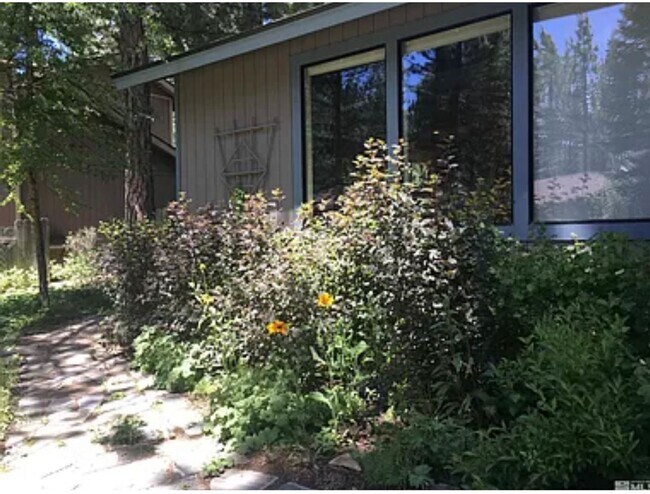 Building Photo - Nice house available now!