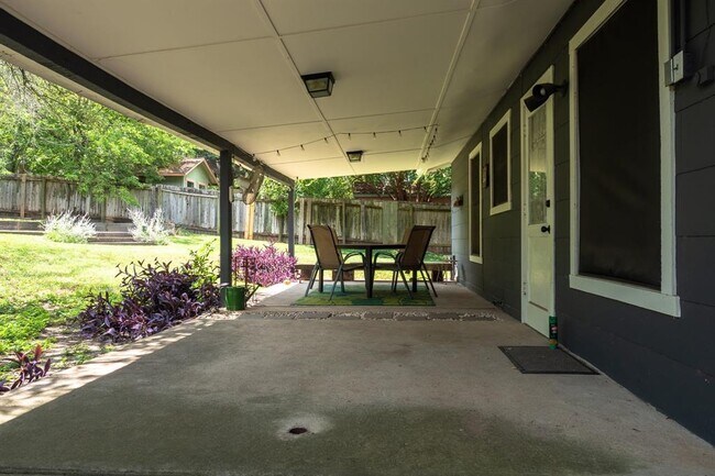 Building Photo - 11507 Whitewing Ave