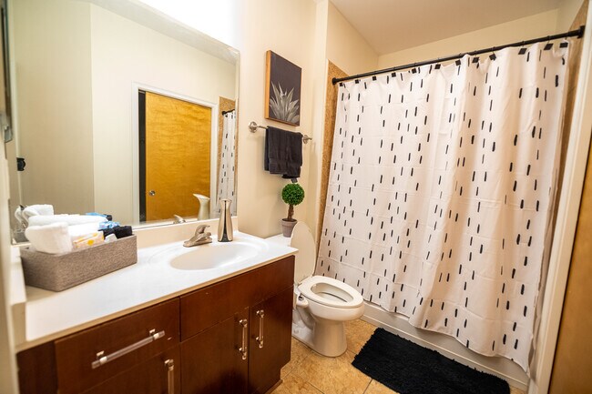 Foto del edificio - 898 Oak St SW