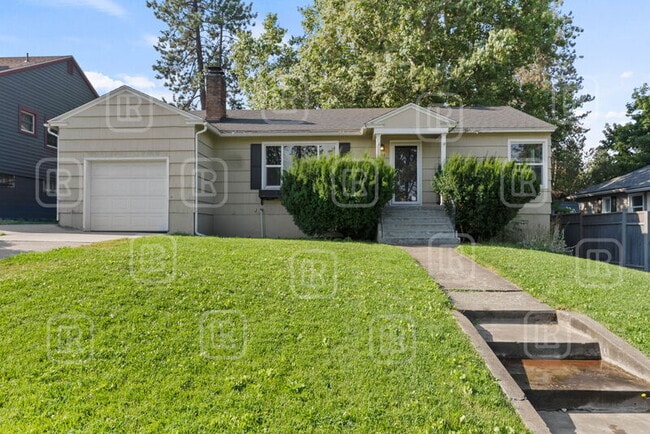 Building Photo - 805 W 16th Ave