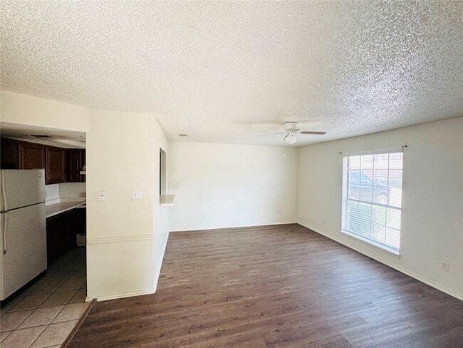 Building Photo - 1320 Bluffview Dr