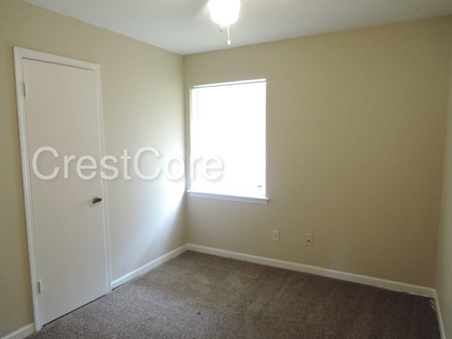Building Photo - 6275 Foxbriar Dr