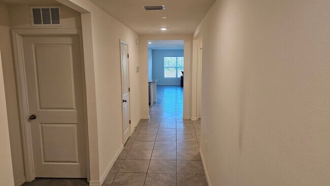 Building Photo - 487 W Back Nine Cir