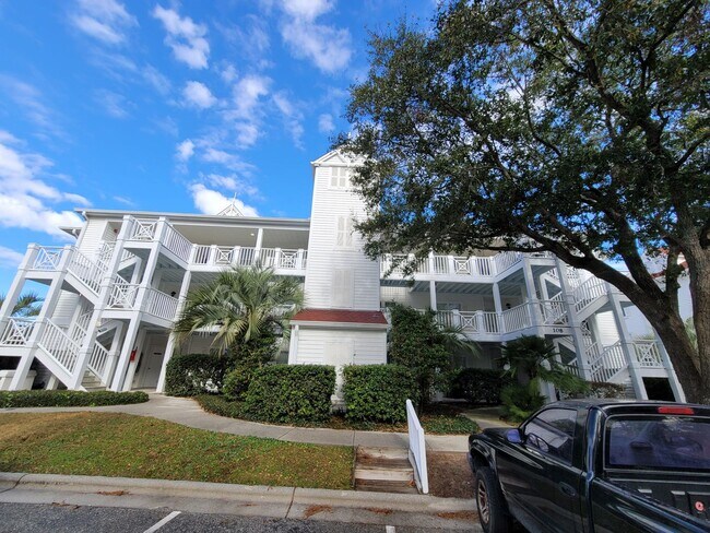 Building Photo - Welcome to our stunning 3-bedroom, 2-bathroom condo located in the beautiful city of Wilmington, NC.